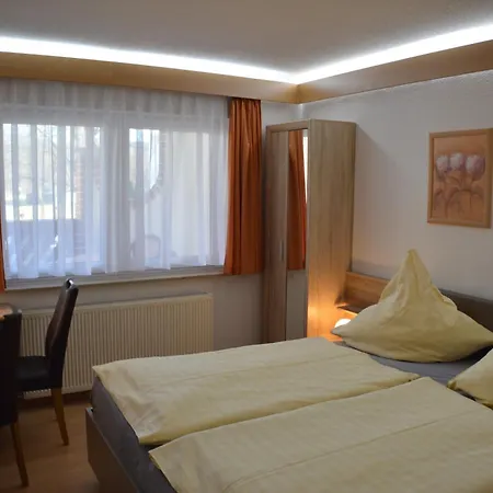 فندق Und Restaurant Feustel 3*