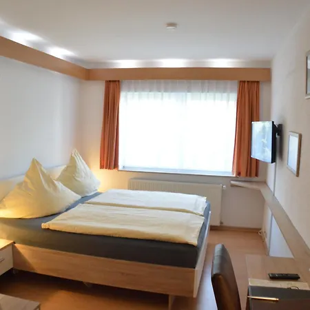 Und Restaurant Feustel 3* بلوين