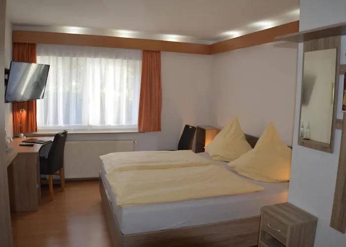 Und Restaurant Feustel فندق بلوين